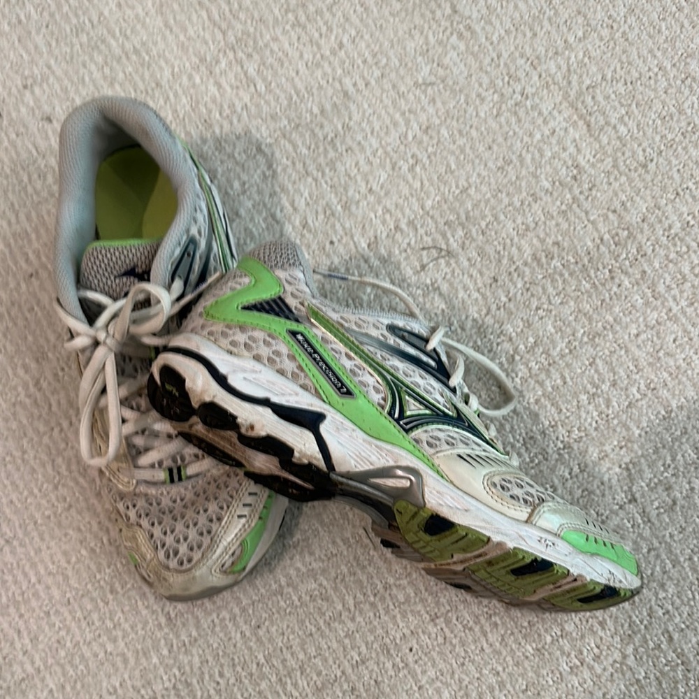 MIZUNO Green and Gray Running  Shoes